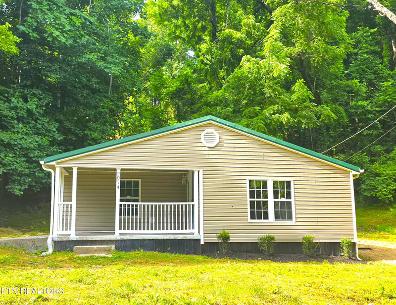 2074 Long Hollow Rd, Lafollette, TN 37766