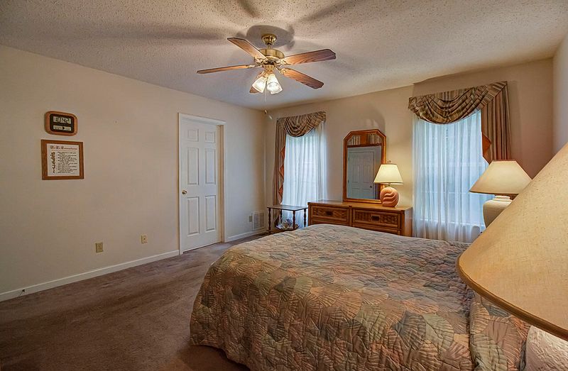 2075 Allenridge Dr, Sevierville, TN 37876