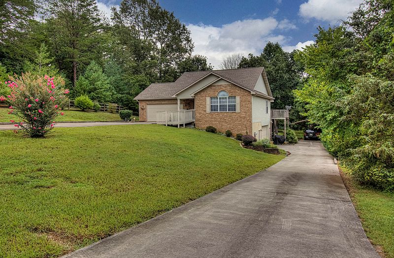 2075 Allenridge Dr, Sevierville, TN 37876
