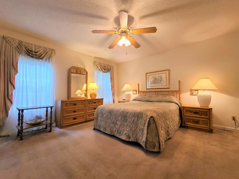 2075 Allenridge Dr, Sevierville, TN 37876