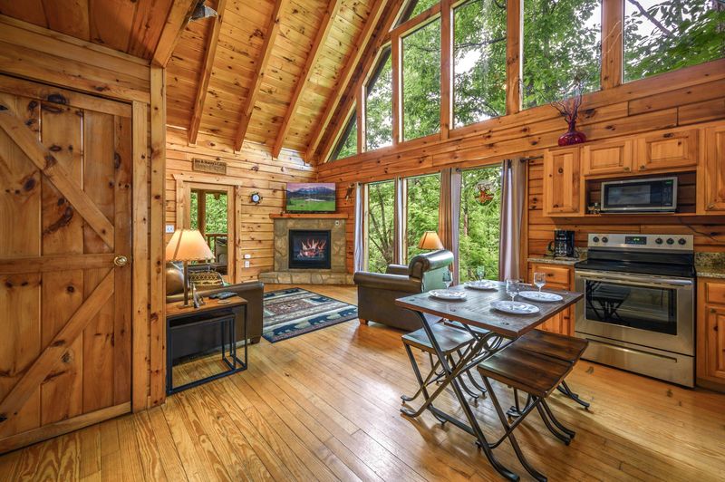 2075 Windy Ln, Sevierville, TN 37876