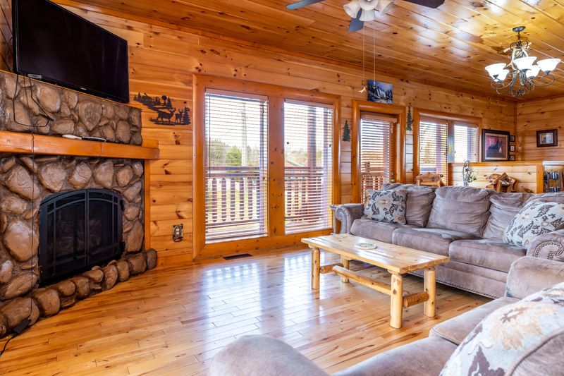 2079 Kerr Rd, Sevierville, TN 37876