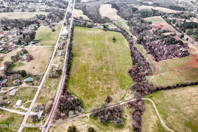 2079 Lakeview Rd, Lenoir City, TN 37772