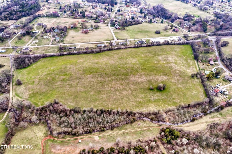 2079 Lakeview Rd, Lenoir City, TN 37772