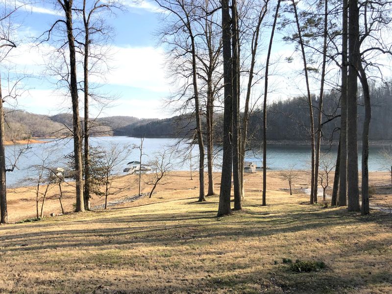 208 Arnold Cir, Jacksboro, TN 37757