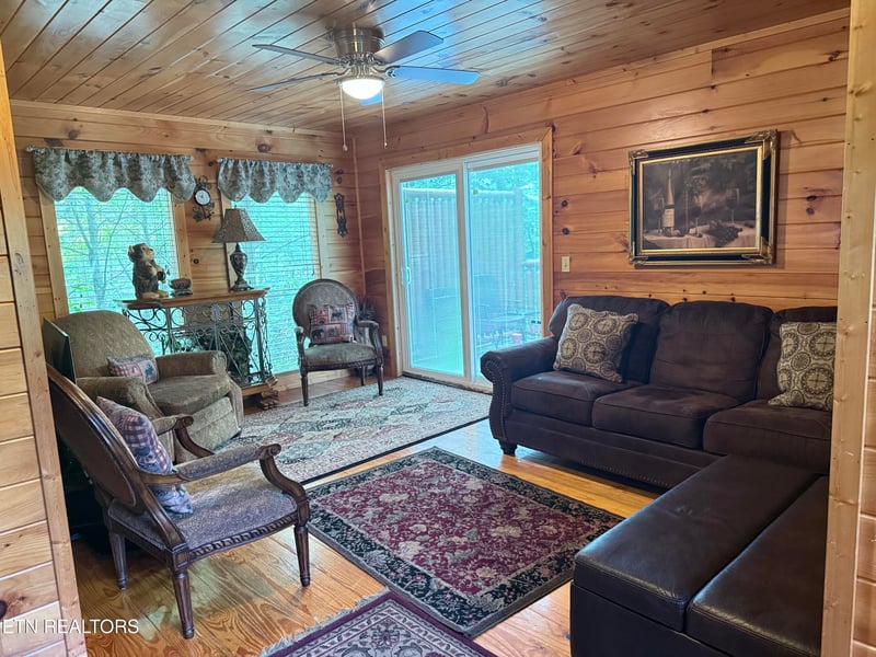 208 Buena Vista Dr, Sevierville, TN 37876