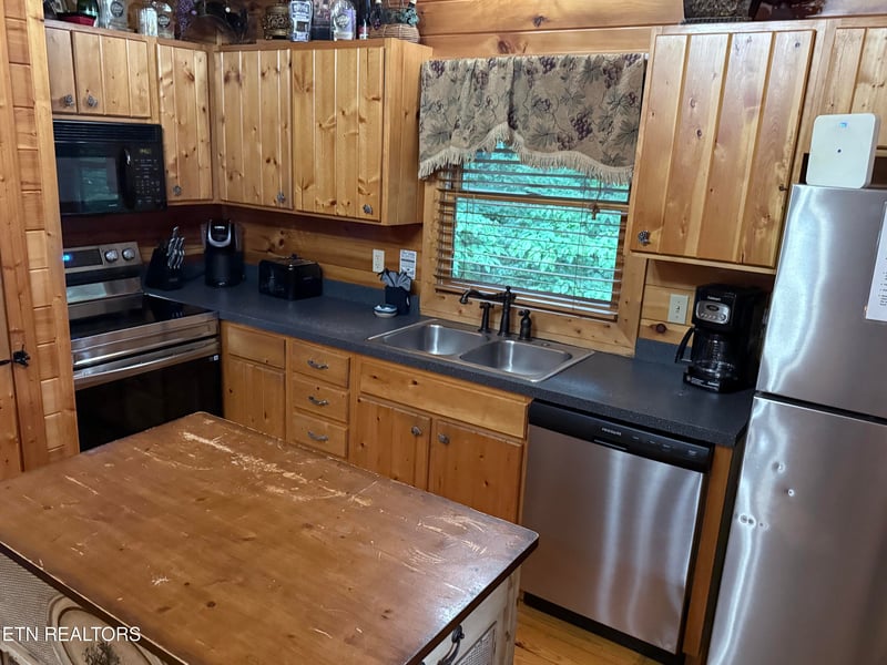208 Buena Vista Dr, Sevierville, TN 37876