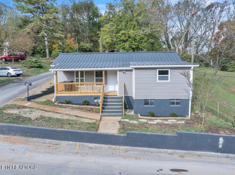 208 Collins St, Loudon, TN 37774