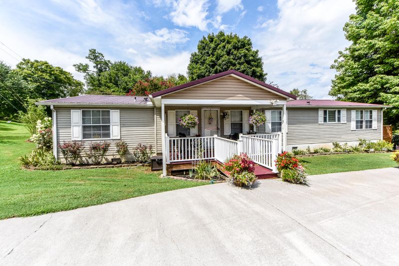 208 Disco Loop Rd, Friendsville, TN 37737