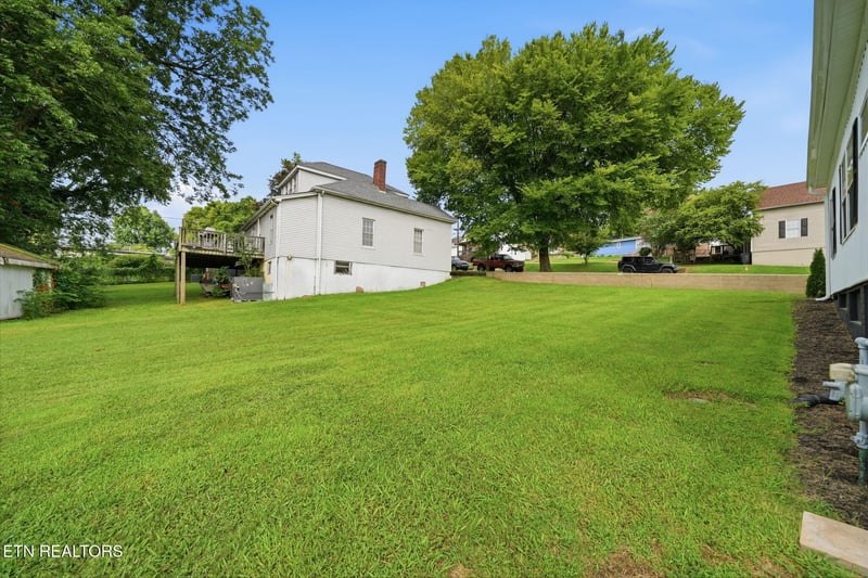 208 E 1st Ave, Lenoir City, TN 37771