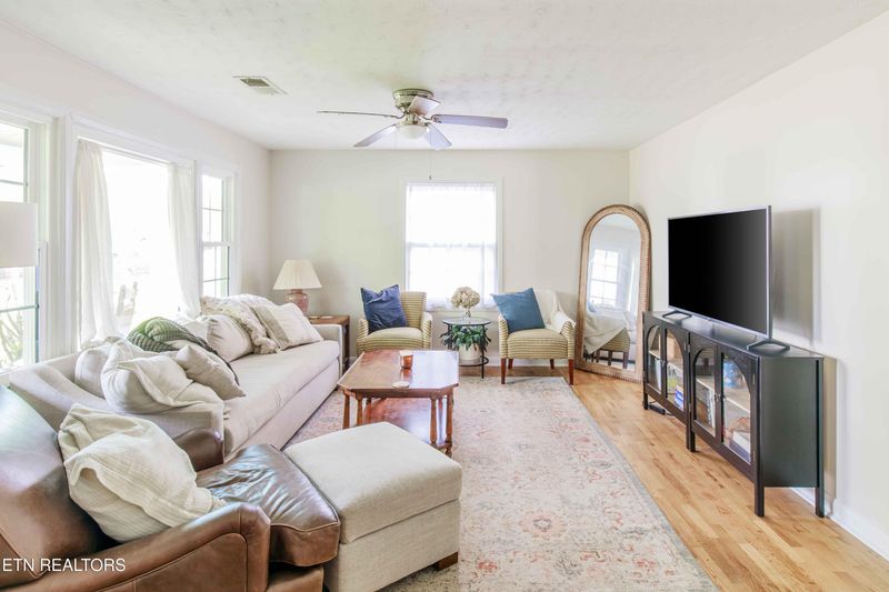 208 E Caldwell Ave, Knoxville, TN 37917