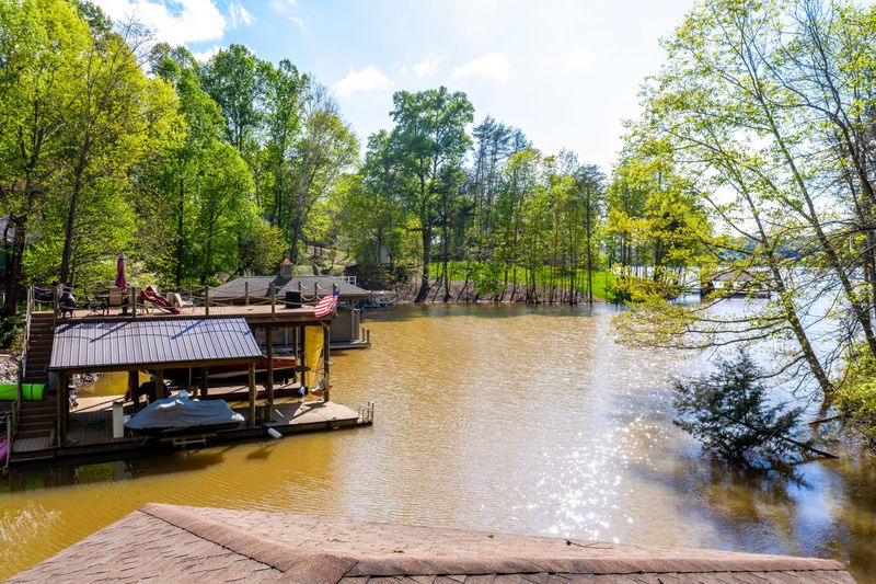 208 E Cove Dr, Greenback, TN 37742