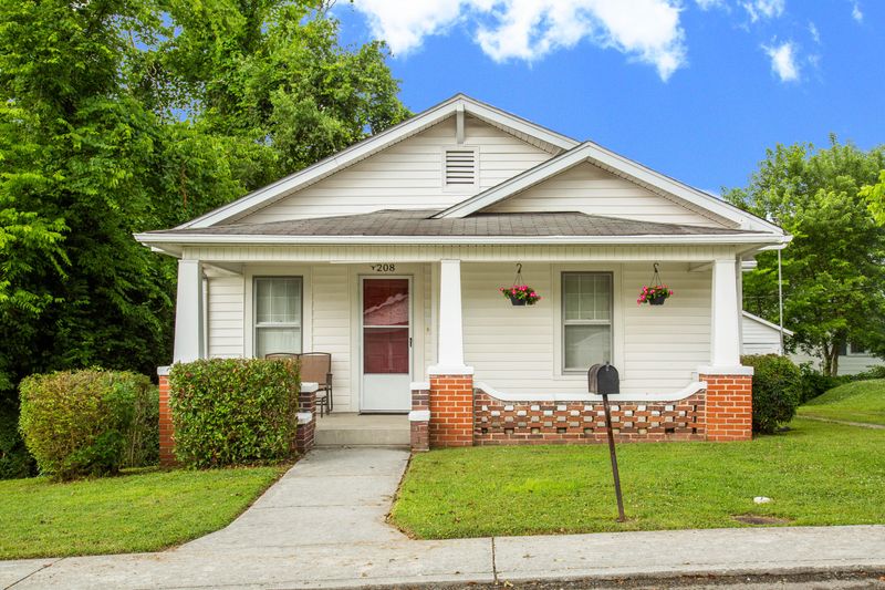 208 E Maire Ave, Clinton, TN 37716