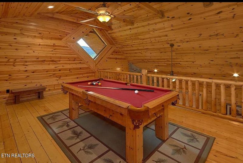 208 Forrest Loop Way, Gatlinburg, TN 37738