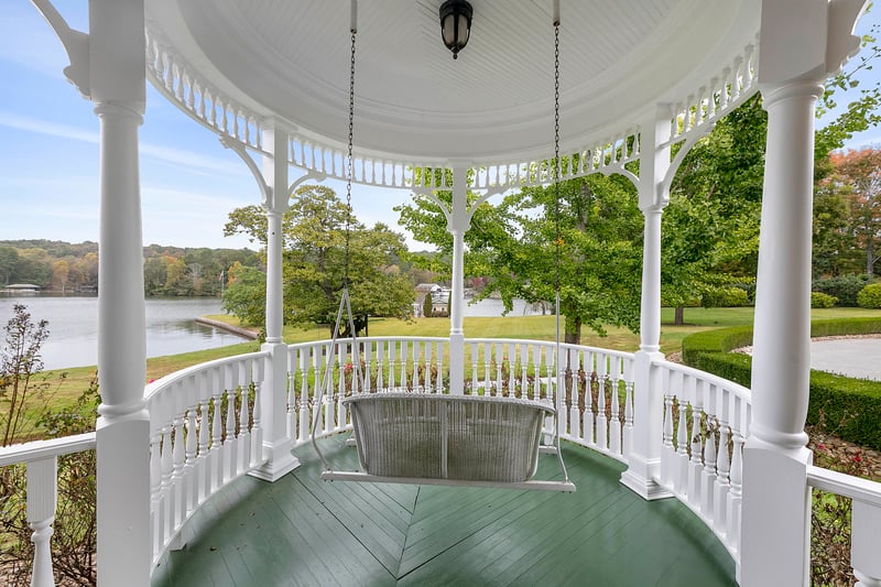208 Glen Mar Dr, Lenoir City, TN 37772