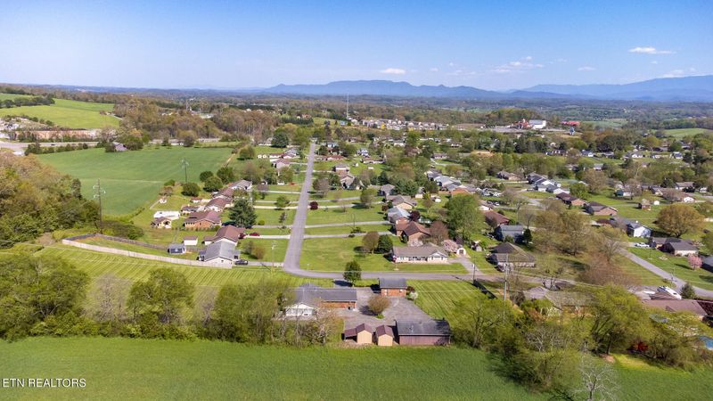 208 Helton St, Kodak, TN 37764