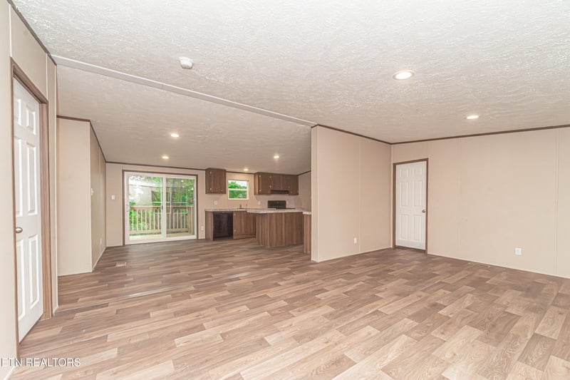208 Hillside Dr, Lafollette, TN 37766