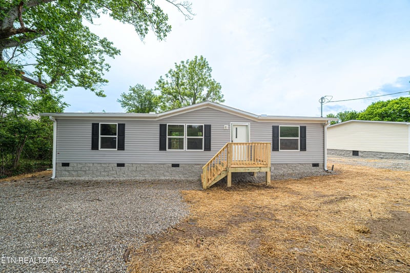 208 Hillside Dr, Lafollette, TN 37766