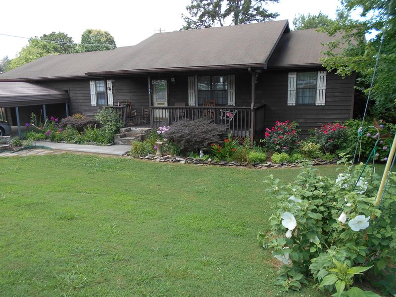 208 Kathy St, Athens, TN 37303