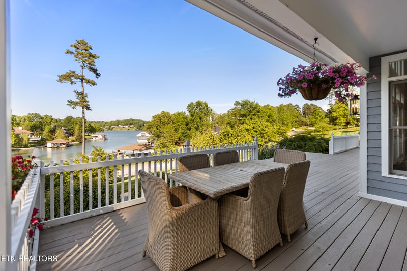 208 Lake Crest Dr, Lenoir City, TN 37772