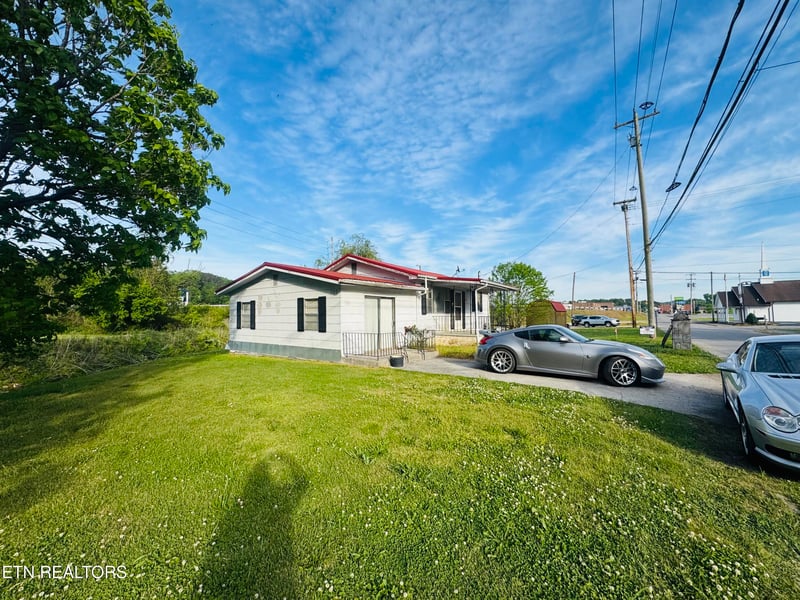 208 Leach Ave, Rocky Top, TN 37769