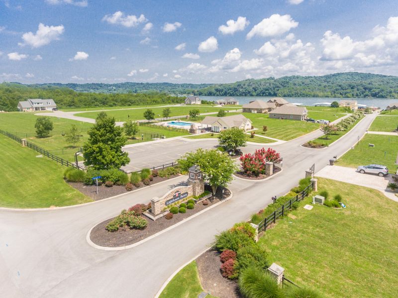 208 Lighthouse Blvd, Loudon, TN 37774