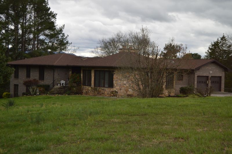 208 Litton Dr, Seymour, TN 37865