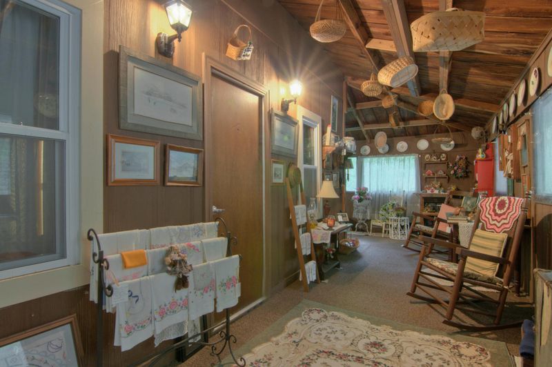 208 Lovers Ln, Townsend, TN 37882