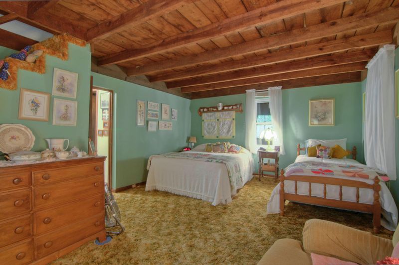 208 Lovers Ln, Townsend, TN 37882