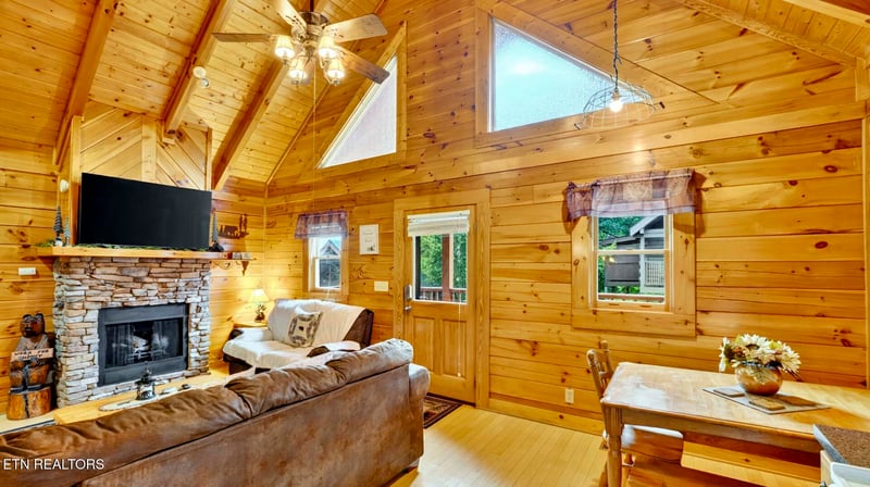 208 Moose Ridge Way, Pigeon Forge, TN 37863
