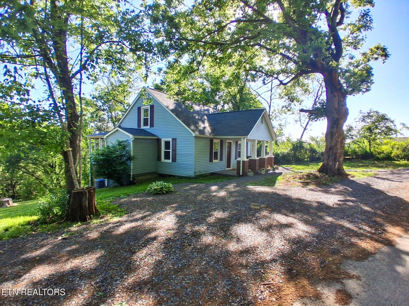 208 Mountain Rd, Luttrell, TN 37779