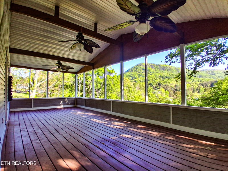 208 Mountain Rd, Luttrell, TN 37779
