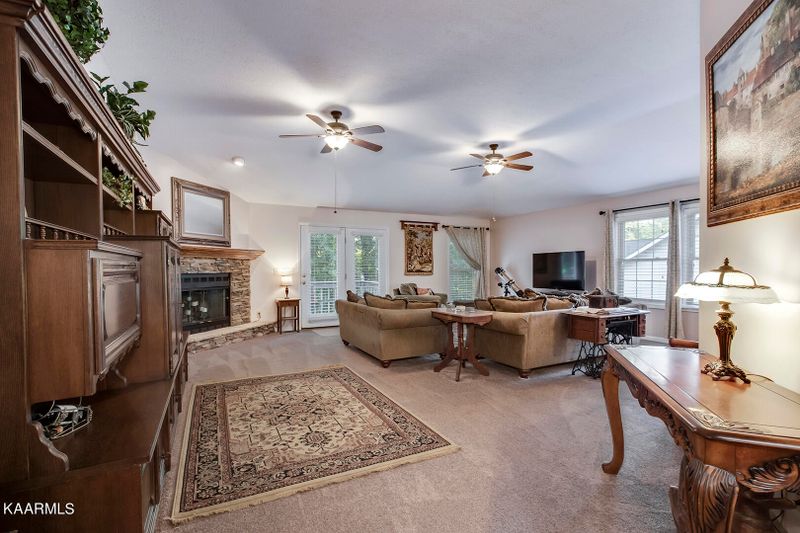 208 Nicoma Dr, Loudon, TN 37774