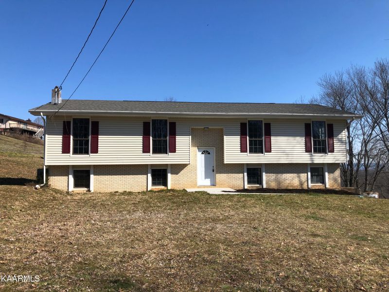 208 Peach Orchard Rd, Clinton, TN 37716