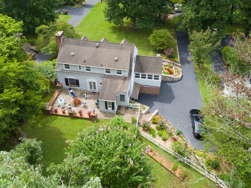 208 S Chilhowee Dr, Knoxville, TN 37914