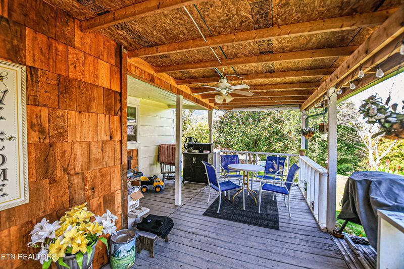 208 Store Ln, Jellico, TN 37762