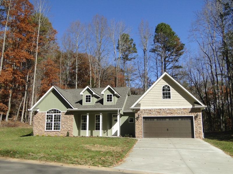 208 Taube Ln, Oak Ridge, TN 37830