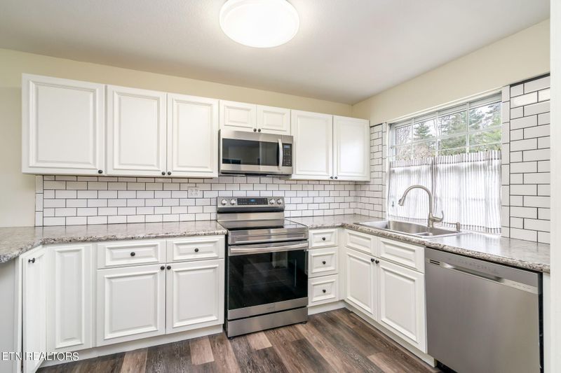 208 W Fairview Rd, Oak Ridge, TN 37830