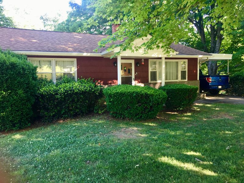 2082 Martel Rd, Lenoir City, TN 37772