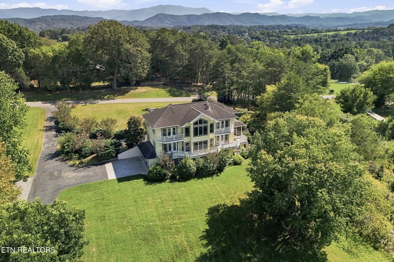 2084 Allenridge Dr, Sevierville, TN 37876