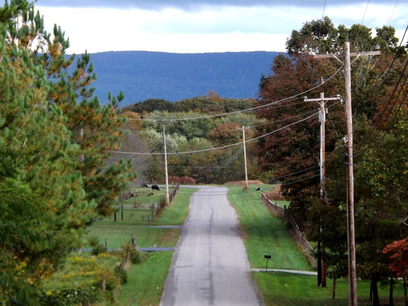 2084 Leffle Webb Rd, Crossville, TN 38572