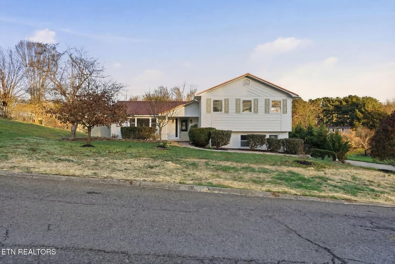 2085 Seven Oaks Dr, Morristown, TN 37814