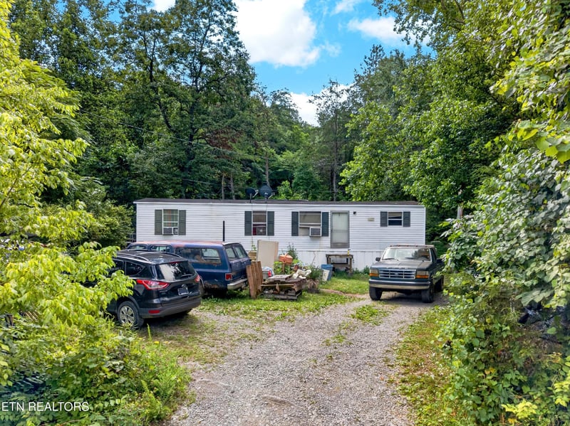 2087 Bullen Valley Rd, Thorn Hill, TN 37881