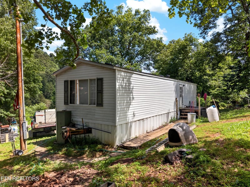 2087 Bullen Valley Rd, Thorn Hill, TN 37881