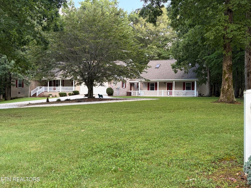 209 Basses Creek Ln, Crossville, TN 38572
