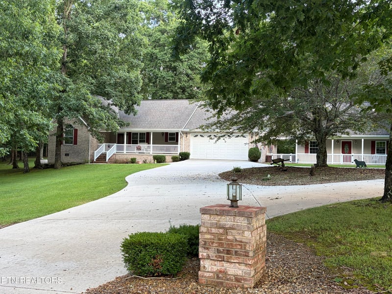 209 Basses Creek Ln, Crossville, TN 38572