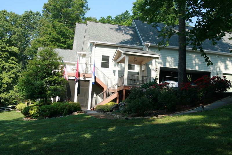 209 Bucks & Doe Ln, Lafollette, TN 37766