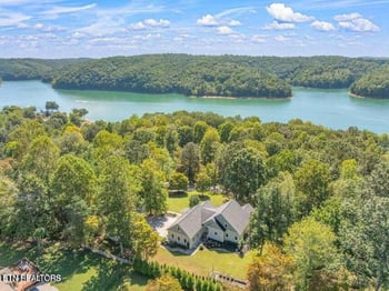 209 Bucks And Doe Ln, Lafollette, TN 37766