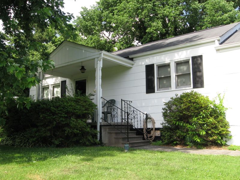 209 Carr Ave, Harriman, TN 37748