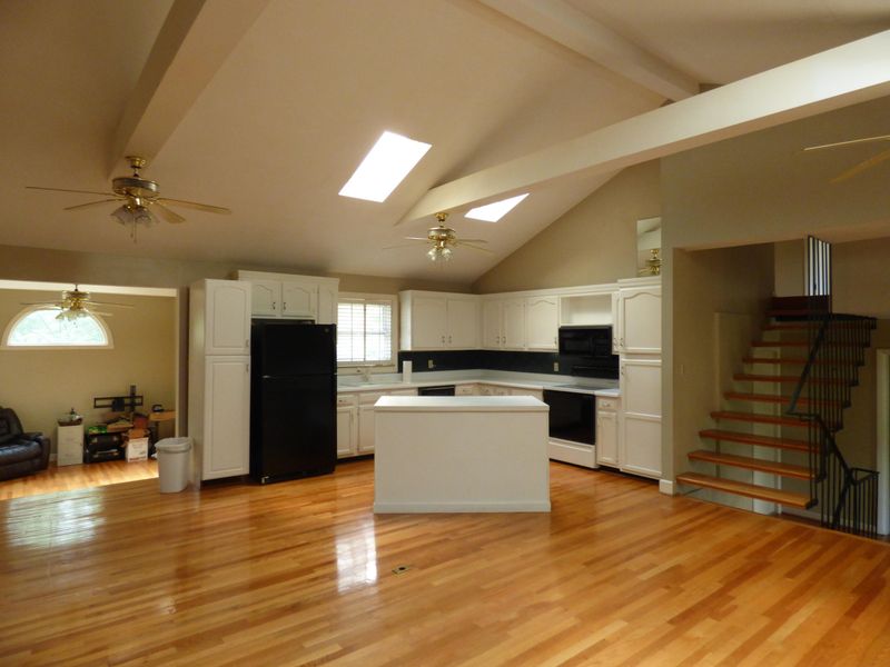 209 Edgemoor Rd, Powell, TN 37849
